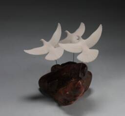 Dove Trio Sculpture By John Perry 6 Inches High On Burlwood Base - thumbnail 1