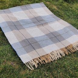 Luxurious Supersoft Lambswool Blanket/Throw - Cream/Taupe/Denim Check 137x180 cm - 54x71'' 100% Pure New Made in Ireland - thumbnail 4
