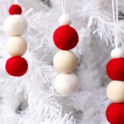 Felt Christmas Ornaments X 8 - Red & White Felted Ball Hanging Decor Pom Xmas Tree Decoration Holiday Wooden Beads - thumbnail 2