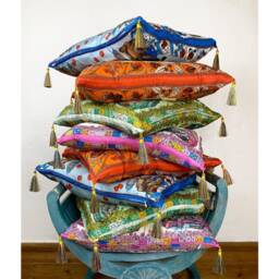 Silk Cushion, The Magic Giraffe, Throw Pillow Cushion Cover, Illustrated By Hand, Handmade in Italy - thumbnail 3