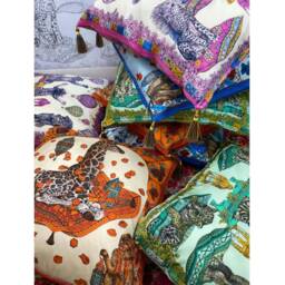 Silk Cushion, The Magic Giraffe, Throw Pillow Cushion Cover, Illustrated By Hand, Handmade in Italy - thumbnail 4