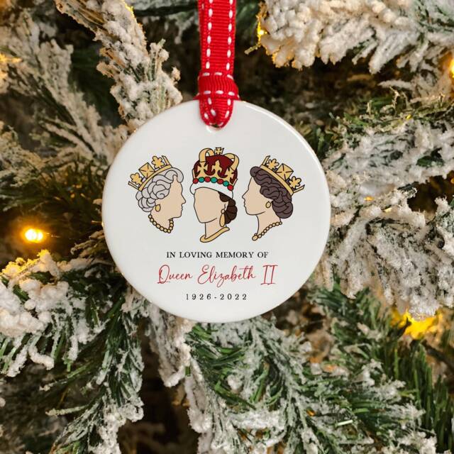 Queen Elizabeth Christmas Memorial Bauble - 2022 Ornament Remembrance Keepsake Gift Tree Decoration in Memory - image 1