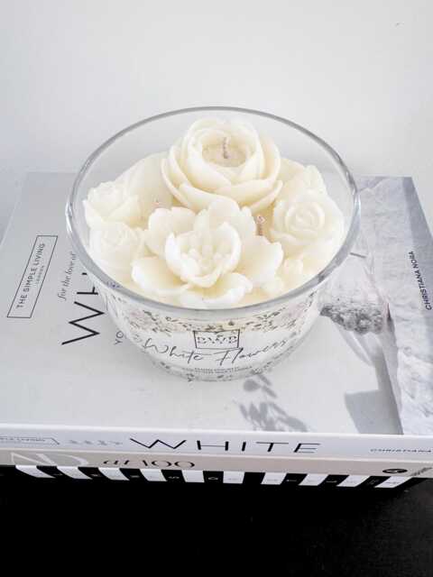 Luxury White Flower Candle - Triple Wick Coco Soy Wax Floral Sculpted Highly Fragranced Luxury Gift 430Ml - image 1