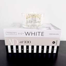 Luxury White Flower Candle - Triple Wick Coco Soy Wax Floral Sculpted Highly Fragranced Luxury Gift 430Ml - thumbnail 2