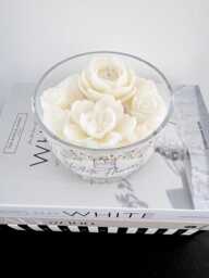 Luxury White Flower Candle - Triple Wick Coco Soy Wax Floral Sculpted Highly Fragranced Luxury Gift 430Ml - thumbnail 1