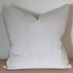 Romo Arlyn Niko Doeskin & Omega Velvet Cushion Cover 45x45 cm - thumbnail 3