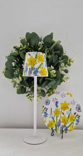 Beautiful Tall Daffodil Meadow Indoor/Outdoor Usb Rechargeable Table Lamp.matching Picture Plate Available.cordless.hand Decorated - image 1