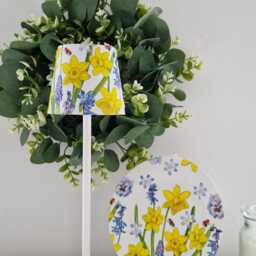 Beautiful Tall Daffodil Meadow Indoor/Outdoor Usb Rechargeable Table Lamp.matching Picture Plate Available.cordless.hand Decorated - thumbnail 2