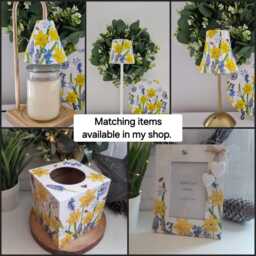 Beautiful Tall Daffodil Meadow Indoor/Outdoor Usb Rechargeable Table Lamp.matching Picture Plate Available.cordless.hand Decorated - thumbnail 4