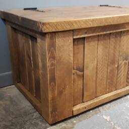 Reclaimed Rustic Wooden Trunk/Coffee Table Free Delivery - thumbnail 3