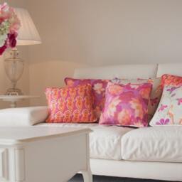 Lotus Blooms - Cushion Parma Violet - thumbnail 4