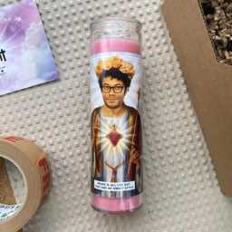 Saint Richard Ayoade Prayer Candle Scented Vegan Soy Wax, 120Hr Burn - thumbnail 2