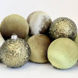 Forest Green Velvet Christmas Balls Handmade Ornament Set - thumbnail 3