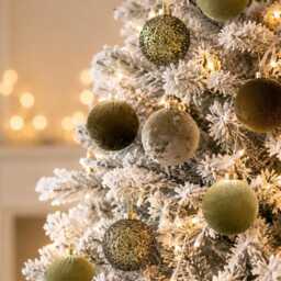 Forest Green Velvet Christmas Balls Handmade Ornament Set - thumbnail 2