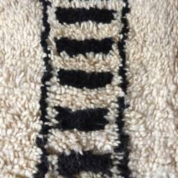 Azilal Rug/Berber Rug Atlas Moroccan Vintage Handwoven, Pure Wool /Beige With Black Marks /150 X 254 cm 5 8.3 Ft /Code 207 - thumbnail 2