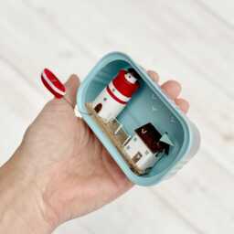 Little Ligthouse in Sardine Tin. Driftwood Scene - thumbnail 3