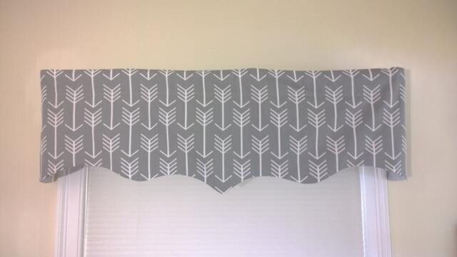 Arrow Print Valance, Scalloped Cotton Window Valance - image 1