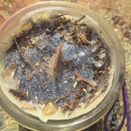 Norns Weavers Of Fate Candle Beeswax, Rutilated Quartz, Icelandic Moss - thumbnail 2