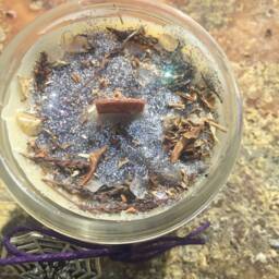 Norns Weavers Of Fate Candle Beeswax, Rutilated Quartz, Icelandic Moss - thumbnail 3