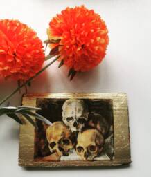 C??zanne Pyramid Of Skulls Wood Wall Art Gold Macabre Decor - thumbnail 1
