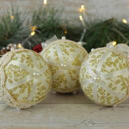 Vintage Style Christmas Baubles Gold Holly Lace Ornaments - thumbnail 4