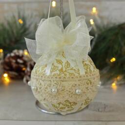 Vintage Style Christmas Baubles Gold Holly Lace Ornaments - thumbnail 3