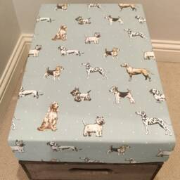 Clarke & Best in Show Fabric Wooden Vintage Style Reproduction Apple Crate Storage Seat/Footstool With A Padded Fabric Lid - thumbnail 3