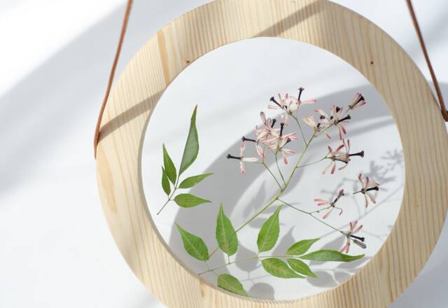 Pressed Flower Frame - Round Framed Wall Decor 8 - image 1
