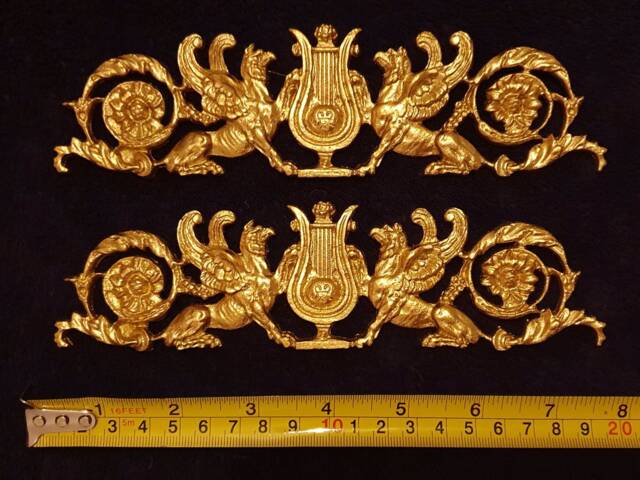 Pair Gilt Or White French Style Decorative Wall Furniture Moulding Pediment Plastic Decoration - image 1
