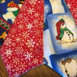 Quilted Christmas Tree Skirt Snowman Penguin Tabletop Decor - 26 Inch - thumbnail 3