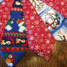Quilted Christmas Tree Skirt Snowman Penguin Tabletop Decor - 26 Inch - thumbnail 4