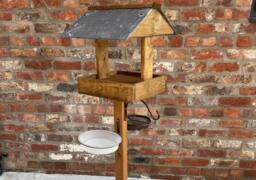 Bird Feeding Station Wooden Table Slate Roof Wild Garden Bath Water Dish Feeder Hook Ready Made