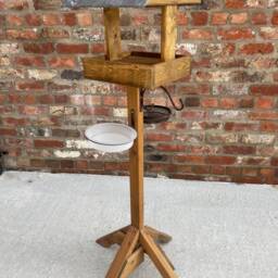 Bird Feeding Station Wooden Table Slate Roof Wild Garden Bath Water Dish Feeder Hook Ready Made - thumbnail 4