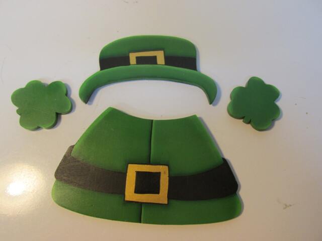 st. Patrick's Day Welcome Bear Outfit, House Warming Gift, Teacher Door Decor, Wall - image 1
