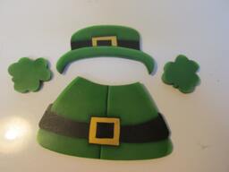 st. Patrick's Day Welcome Bear Outfit, House Warming Gift, Teacher Door Decor, Wall - thumbnail 1