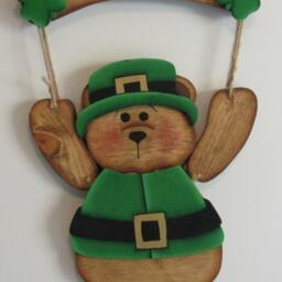 st. Patrick's Day Welcome Bear Outfit, House Warming Gift, Teacher Door Decor, Wall - thumbnail 2