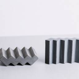 Zig Zag Concrete Soap Dish, Geometric Minimalist Holder, Self Draining Tray, Modern Bathroom Decor, Ribbed Cement Saver - thumbnail 4