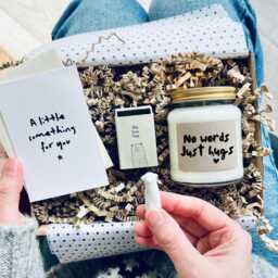 No Words Just Hugs Candle, Keepsake & Gift Note Set - Bereavement, Sympathy, Thinking Of You - thumbnail 1
