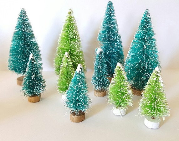 Lot Of 10 Mini Light & Dark Green Mix Snow Flocked Miniature Sisal Bottle Brush Christmas Trees Free Shipping