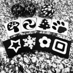 Montessori Newborn Felt Cards Black & White Baby Visual Stimulation - thumbnail 3