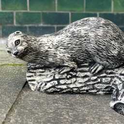 Handmade Concrete Otter Sculpture Wild Animal Statue Stone Figurine Cement Pond Decor Realistic Ornament Otter Art Gift - thumbnail 4