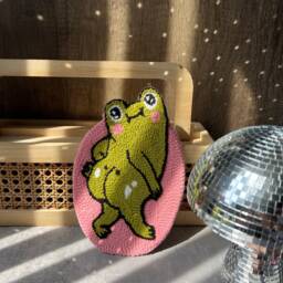 Hand Tufted Frog Wall Hanging Cheeky Home Decor - thumbnail 4