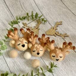 Felted Reindeer Head Christmas Ornament Handmade Merino Wool Bauble - thumbnail 3