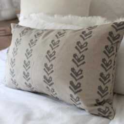 Farmhouse Cushion in Cotton, Neutral Beige Lumbar Pillow 50x30cm - thumbnail 2