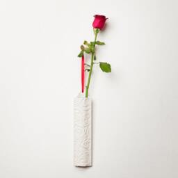Sant Jordi Hanging Wall Vase - White Porcelain, Textured Ikebana Art, Minimalist Decor - thumbnail 2