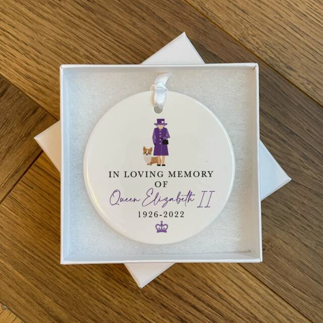 Queen Elizabeth Christmas Memorial Bauble - Ii Decoration 2022 Ornament - image 1