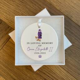 Queen Elizabeth Christmas Memorial Bauble - Ii Decoration 2022 Ornament - thumbnail 1