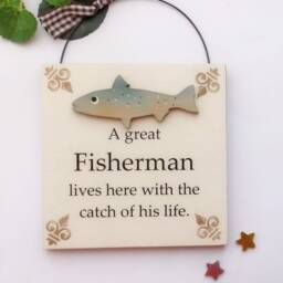 A Great Fisherman Lives Here With The Catch Of His Life Gift Sign/Plaque - thumbnail 3