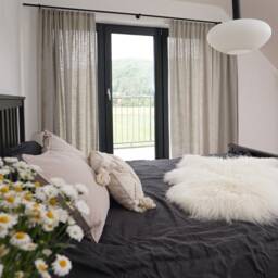 "xxl Icelandic Sheepskin Rug, Genuine White Leather, Thick Fluffy Fur - 52""x 32" - thumbnail 2