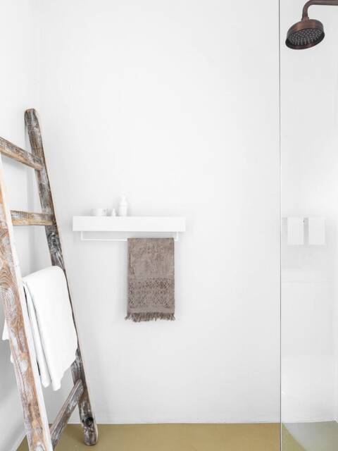 Modern Bathroom Shelf, Farmhouse Bathroom, White Shower Accessories, Modern White Shelves With Railing, Regal Vasca - image 1